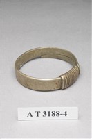 藏品(銅腕飾)的圖片